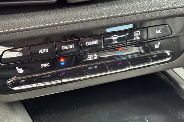 Used 2023 Buick Envision Essence AWD/4WD image 28