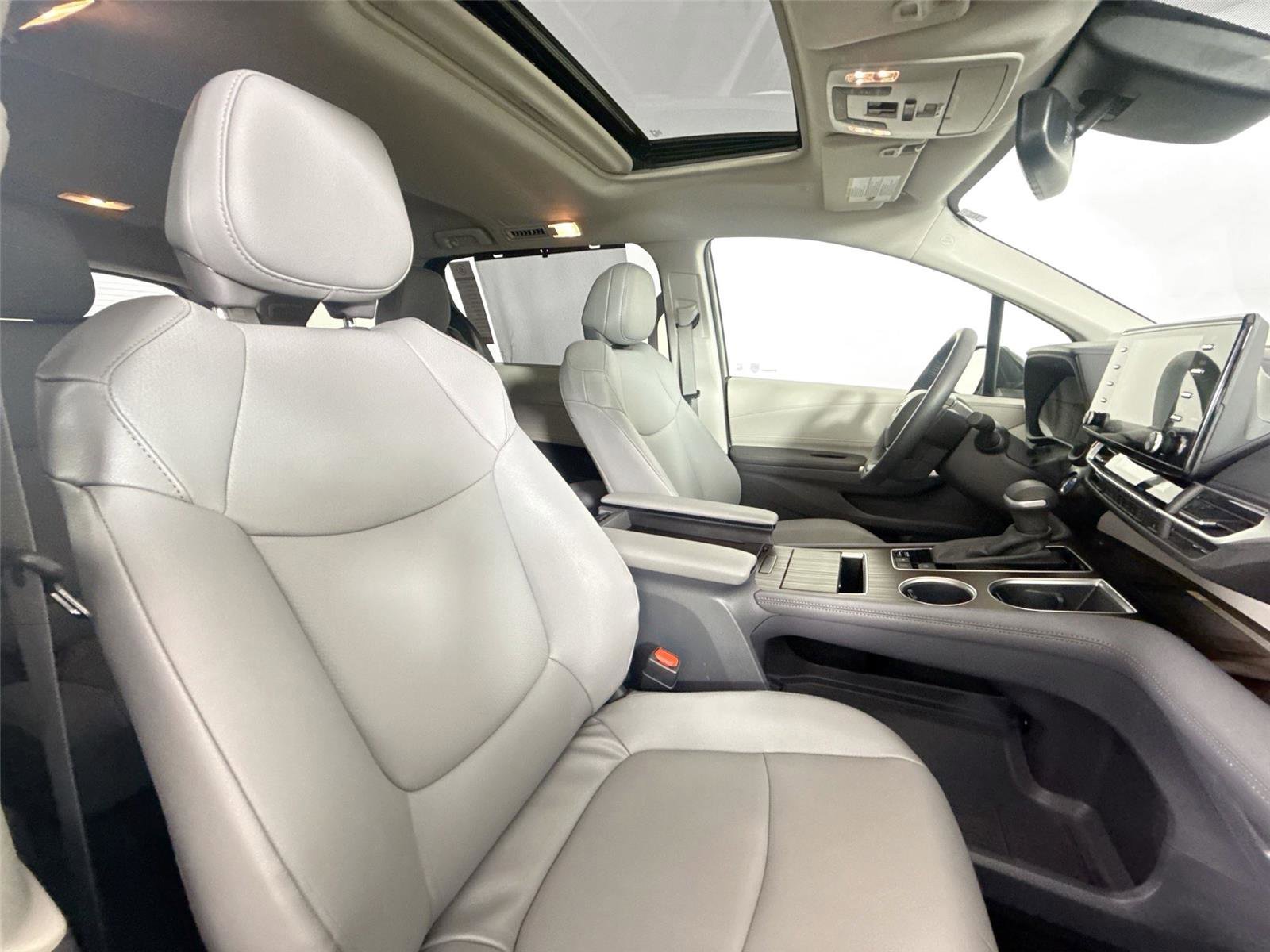 Certified 2023 Toyota Sienna XLE image 45