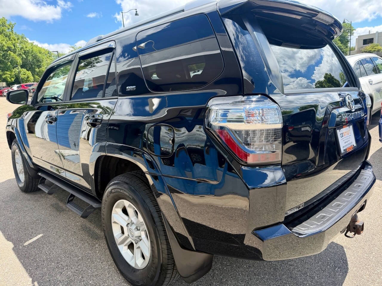 Used 2018 Toyota 4Runner SR5 AWD/4WD image 9