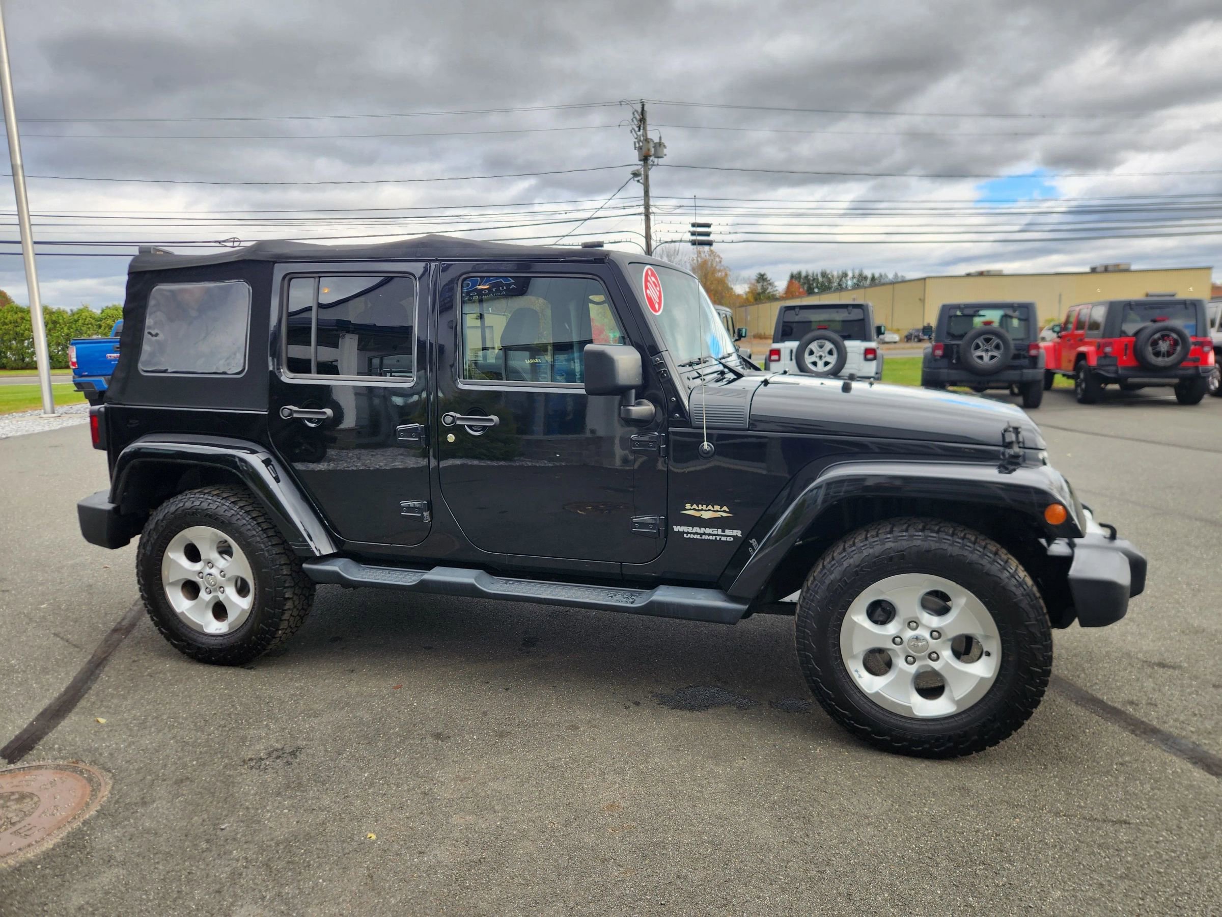 Used 2015 Jeep Wrangler Unlimited Sahara w/ Connectivity Group image 16