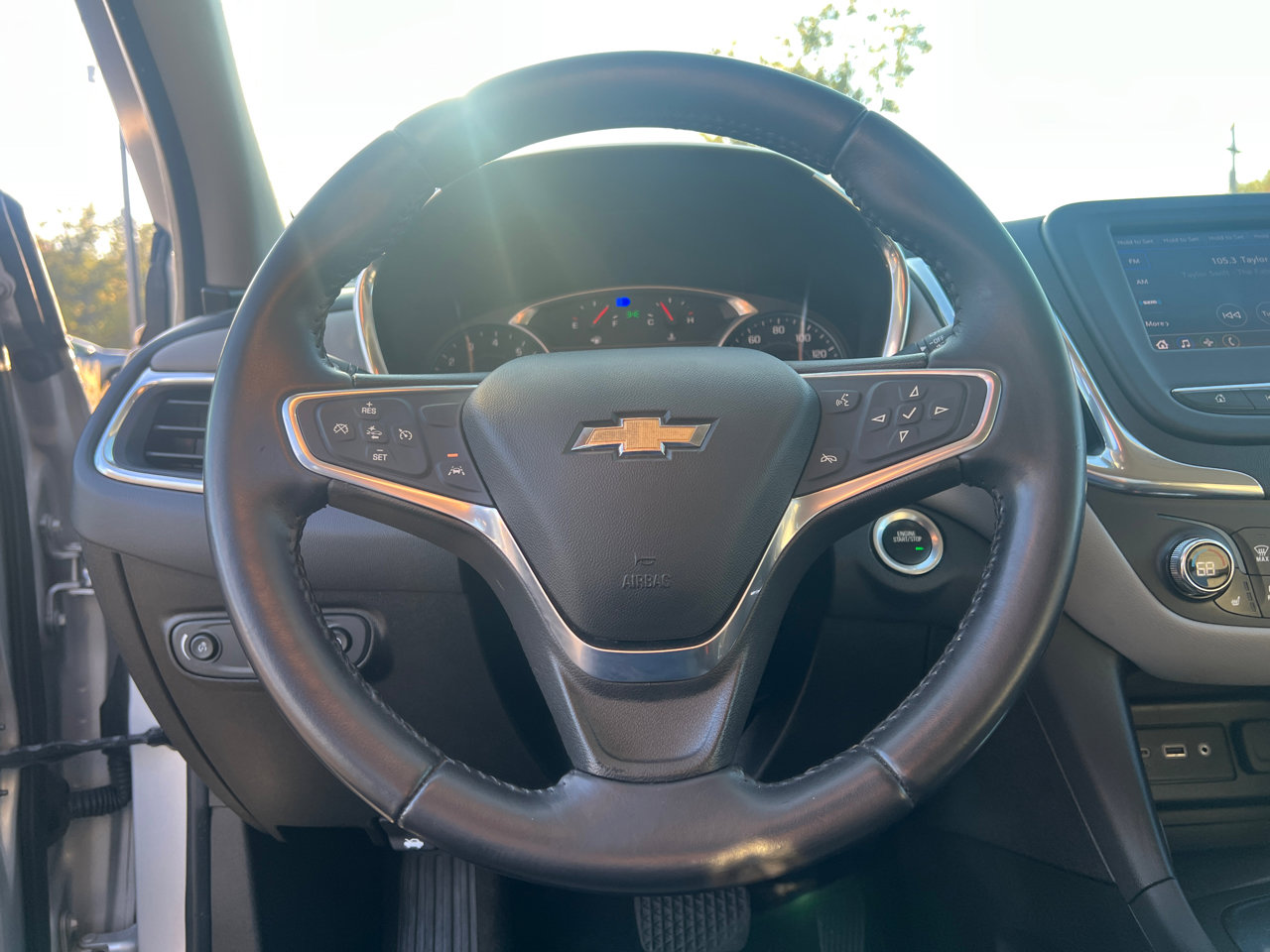 Used 2020 Chevrolet Equinox LT w/ Driver Convenience Package image 18