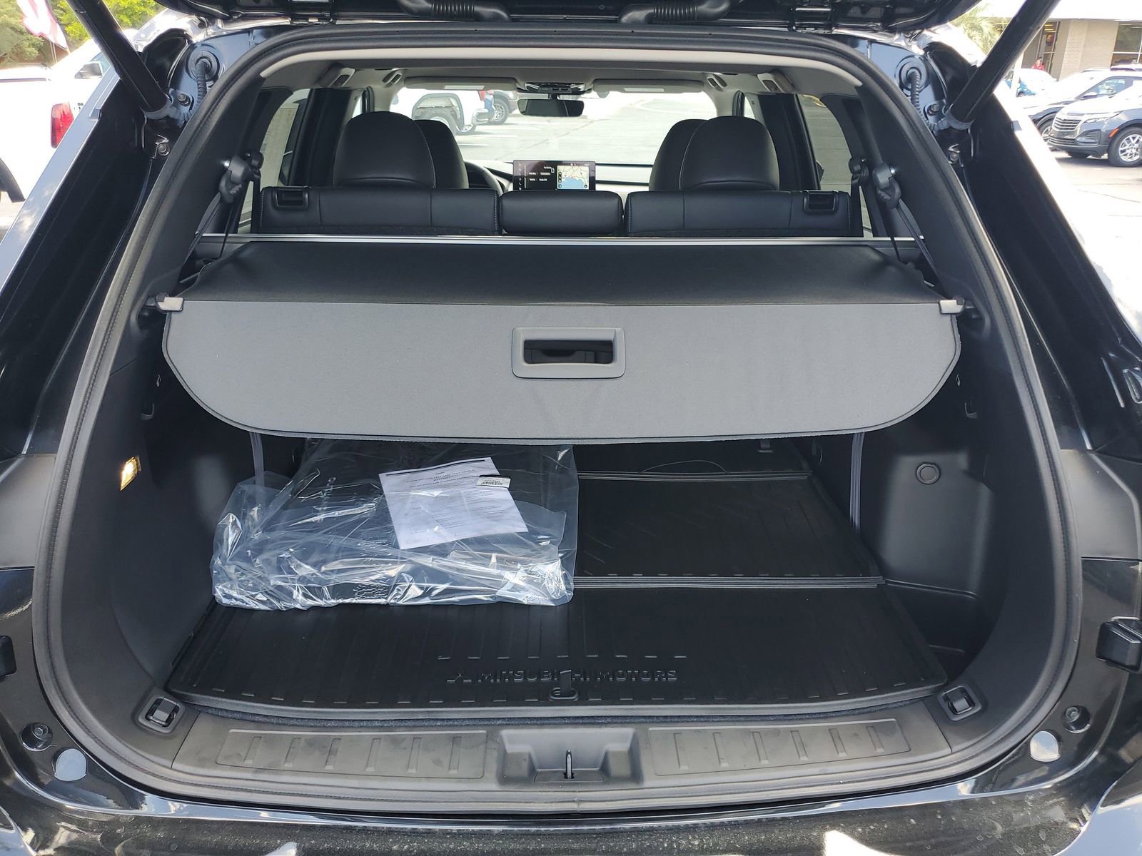 New 2025 Mitsubishi Outlander SE image 29