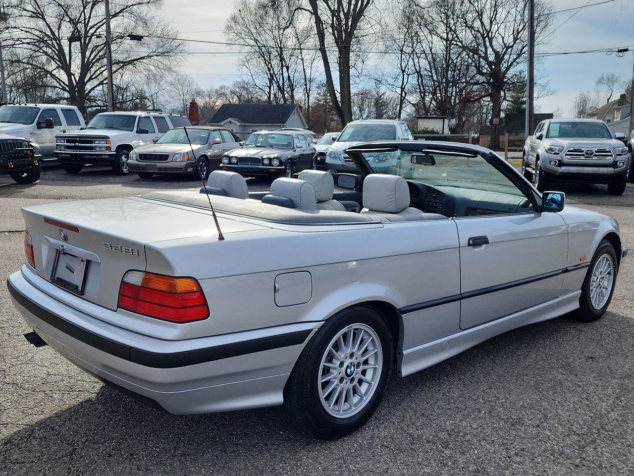 Used 1998 BMW 328i Convertible image 2