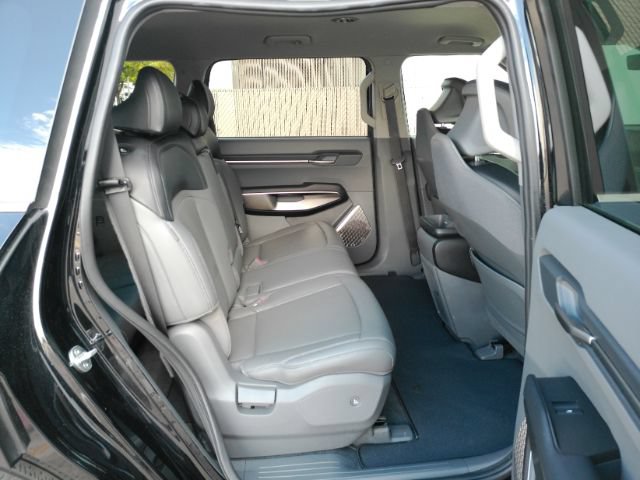 Used 2024 Kia EV9 Light RWD image 24