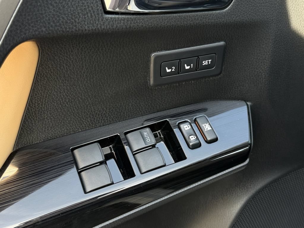 Used 2018 Toyota RAV4 Limited AWD/4WD image 14
