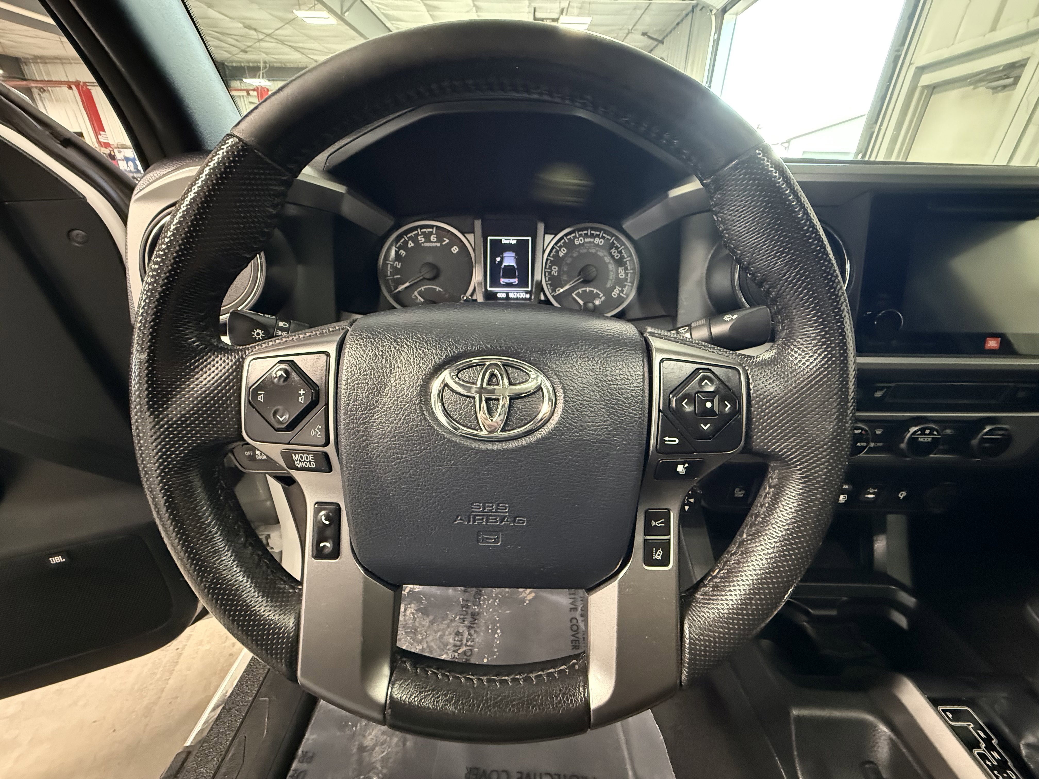 Used 2018 Toyota Tacoma Limited image 22