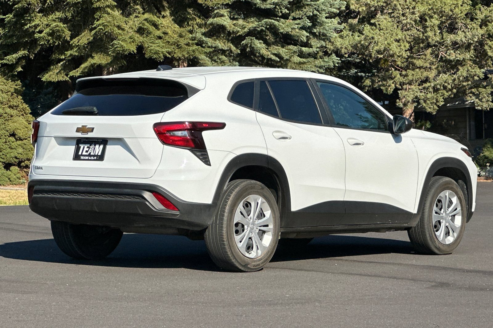 Used 2024 Chevrolet Trax LS FWD image 4
