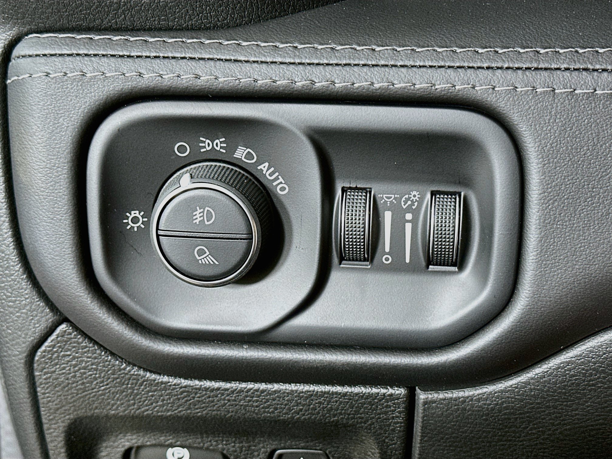 Used 2024 RAM 1500 Limited AWD/4WD image 17