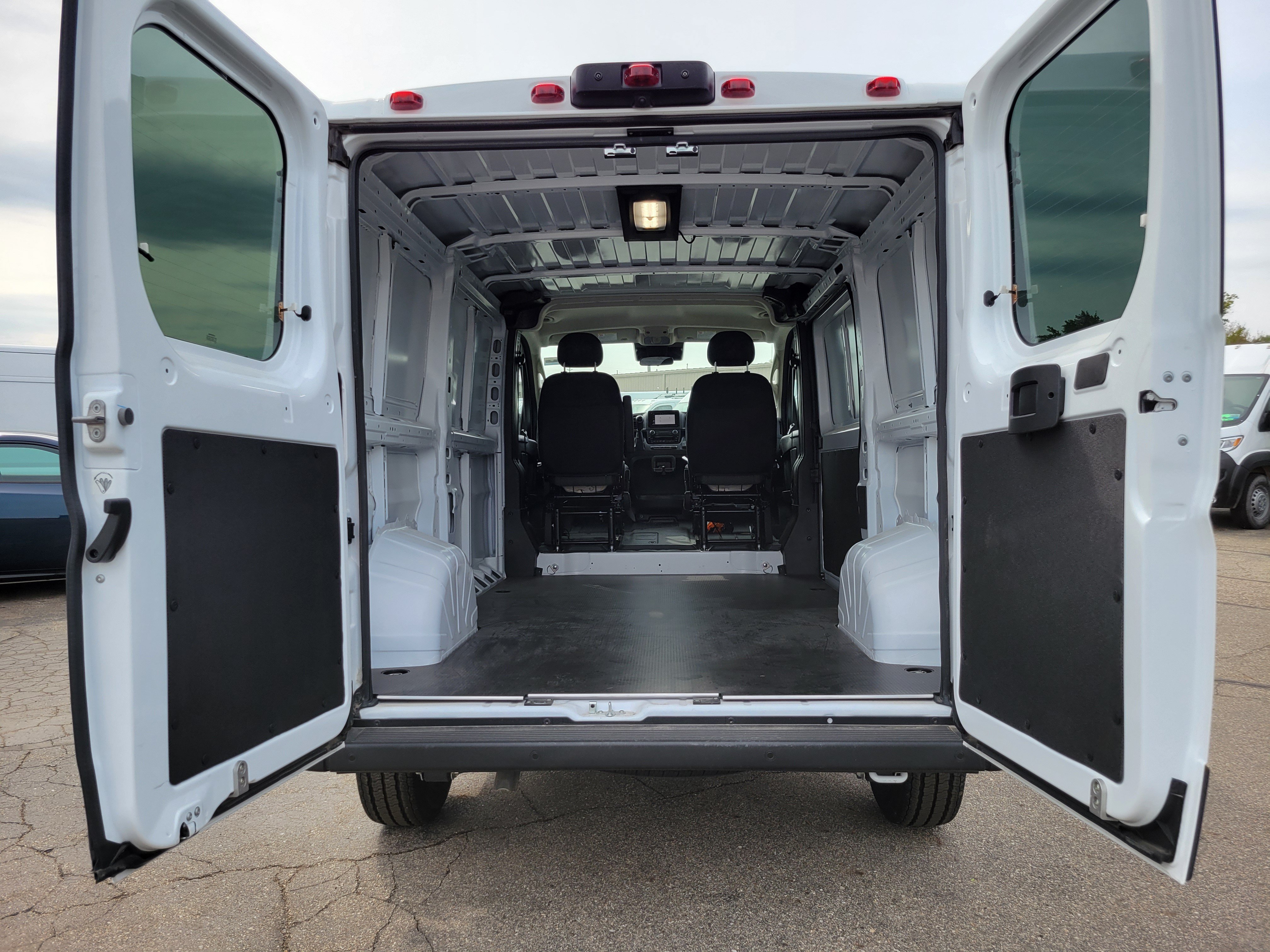 Used 2025 RAM ProMaster 1500 w/ Convenience Group FWD image 17