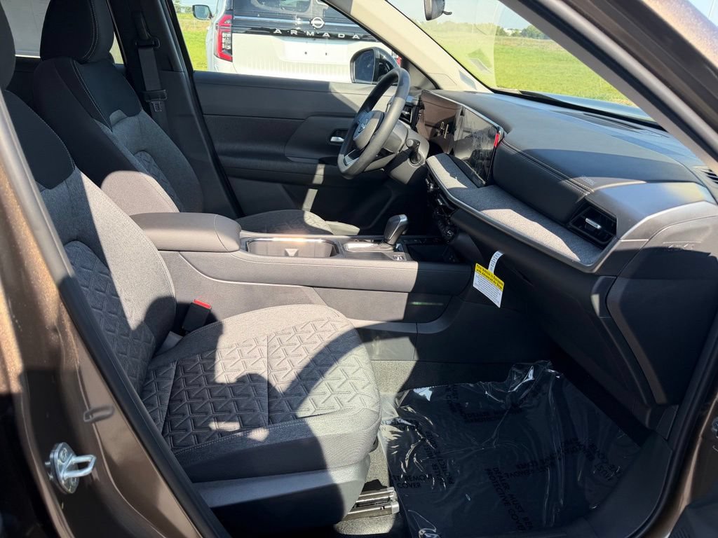 New 2026 Nissan Kicks SV w/ Cold Weather Package FWD image 27