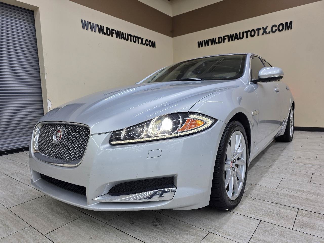 Used 2014 Jaguar XF RWD image 2