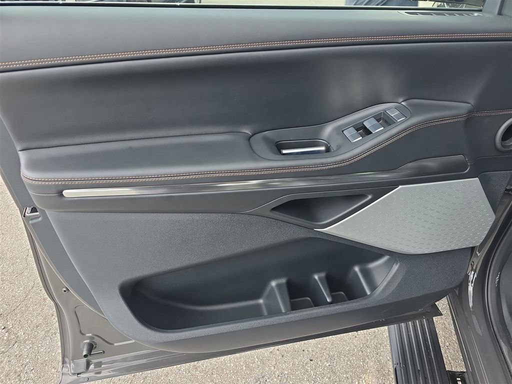 New 2025 Lincoln Navigator L Black Label image 10