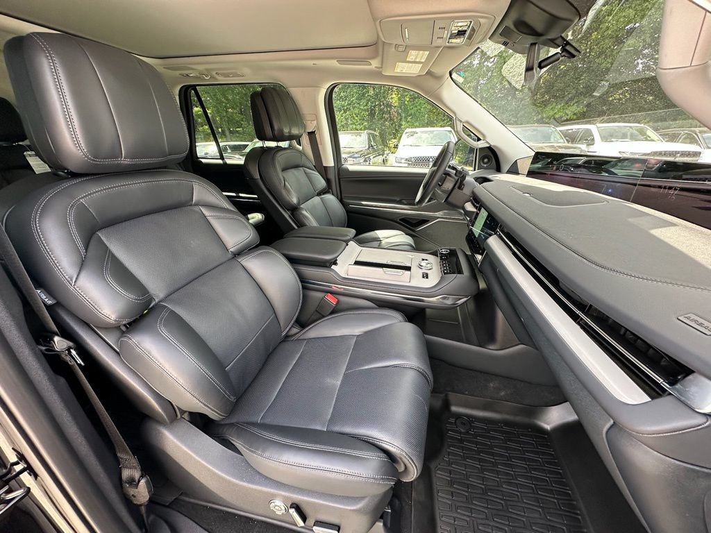 New 2025 Lincoln Navigator Reserve AWD/4WD image 23