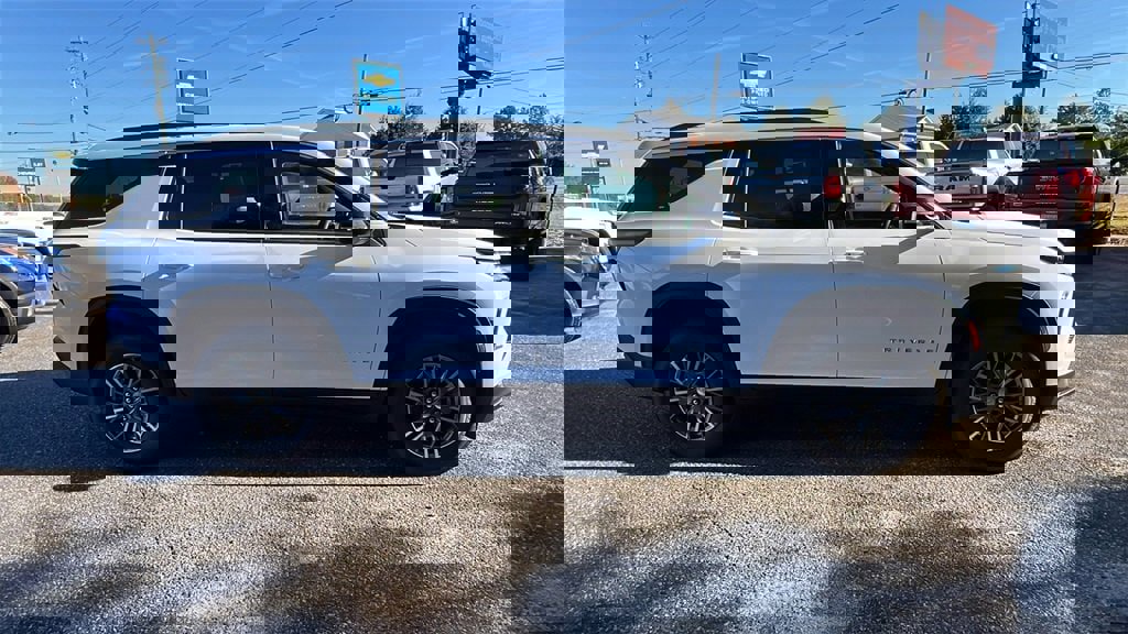 New 2026 Chevrolet Traverse LT w/ Driver Confidence Package image 4