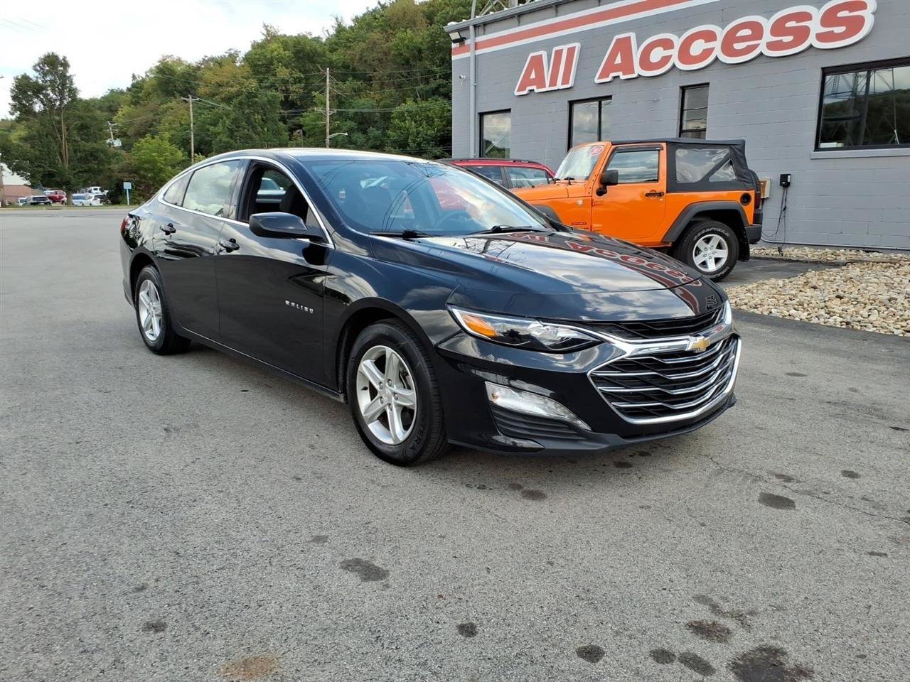 Used 2024 Chevrolet Malibu LT FWD image 2