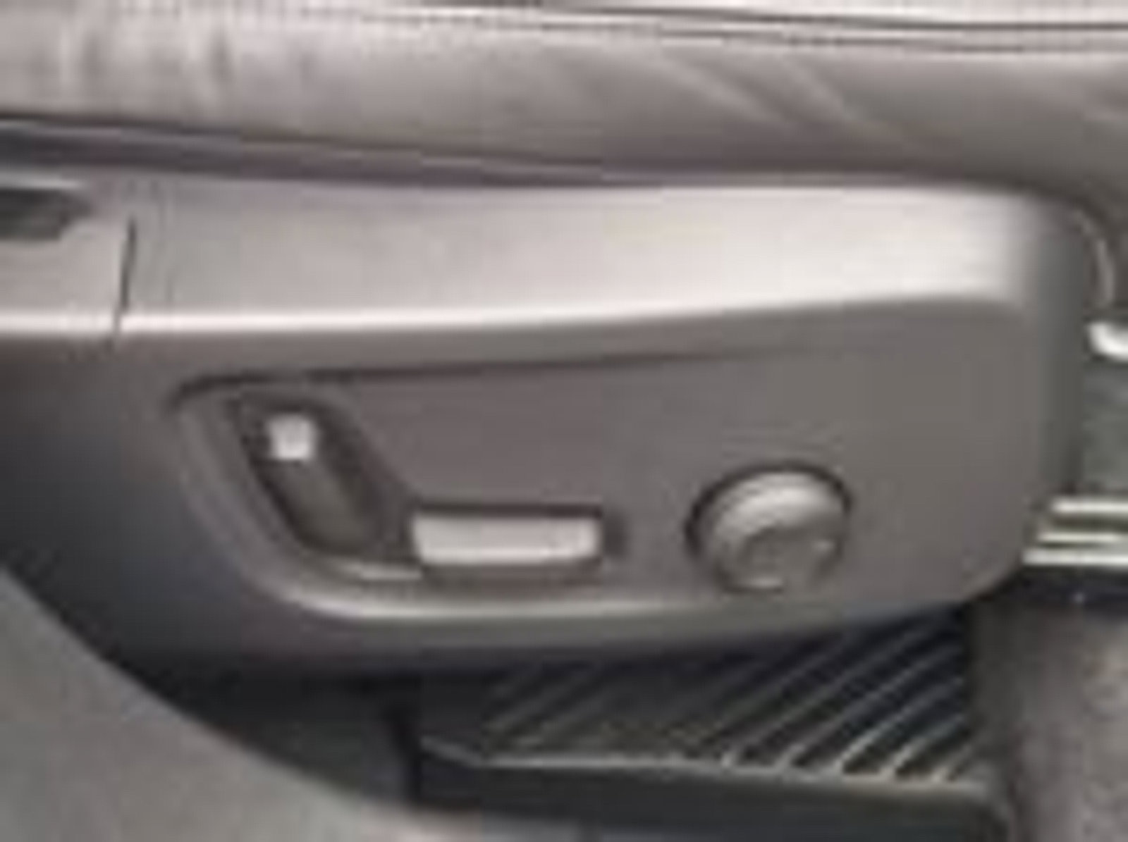 Used 2021 Volvo XC40 T5 R-Design image 26