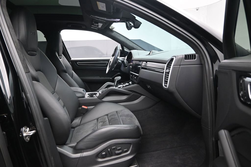 Used 2023 Porsche Cayenne GTS AWD/4WD image 32