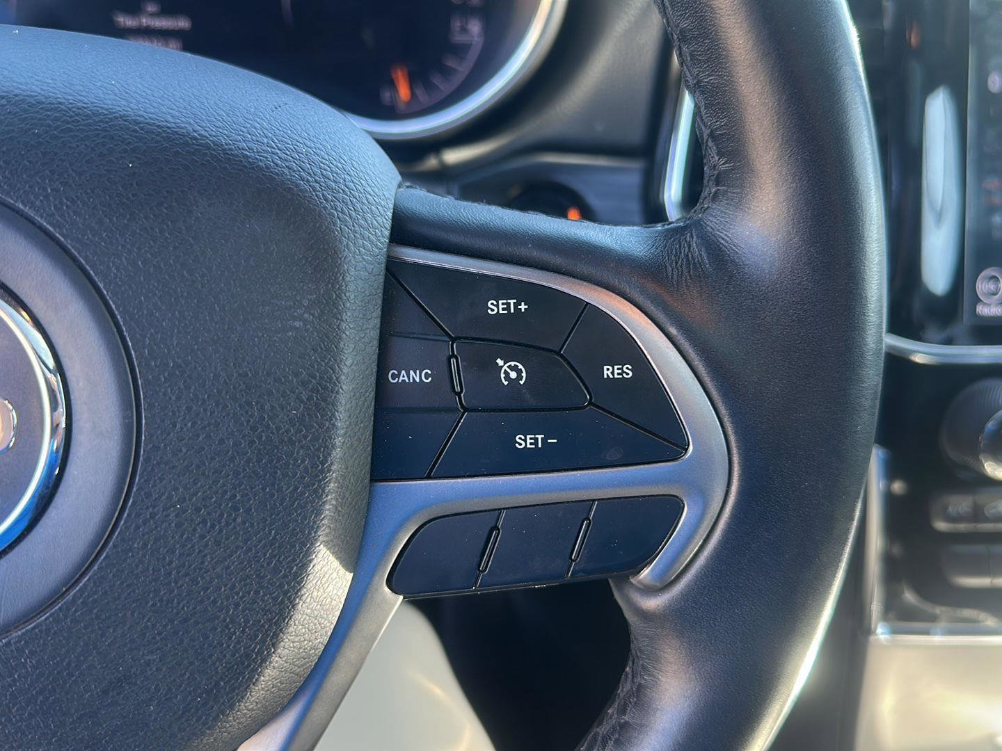 Used 2019 Jeep Grand Cherokee Limited w/ Luxury Group II AWD/4WD image 16