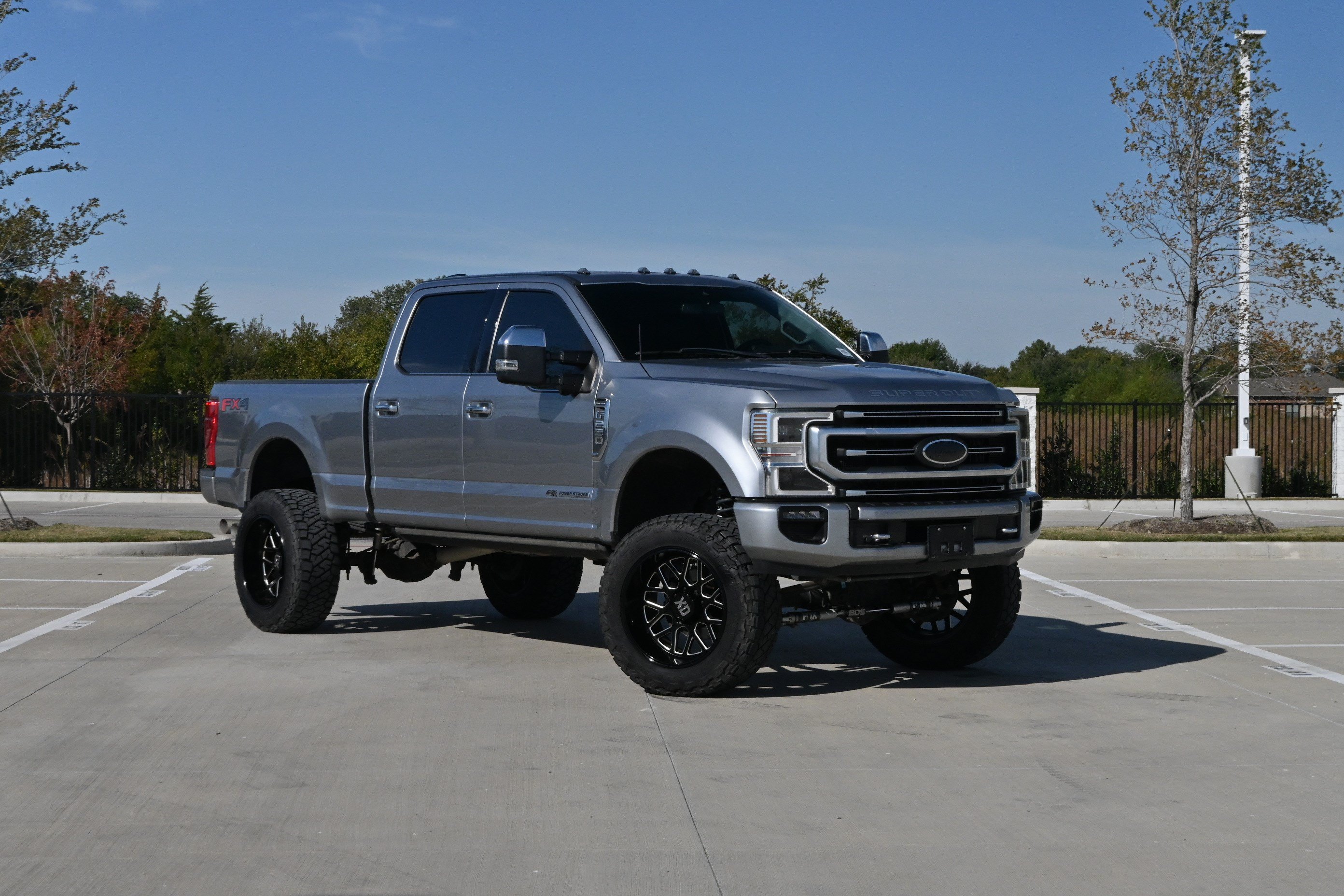 Used 2022 Ford F250 Platinum w/ FX4 Off-Road Package AWD/4WD image 2