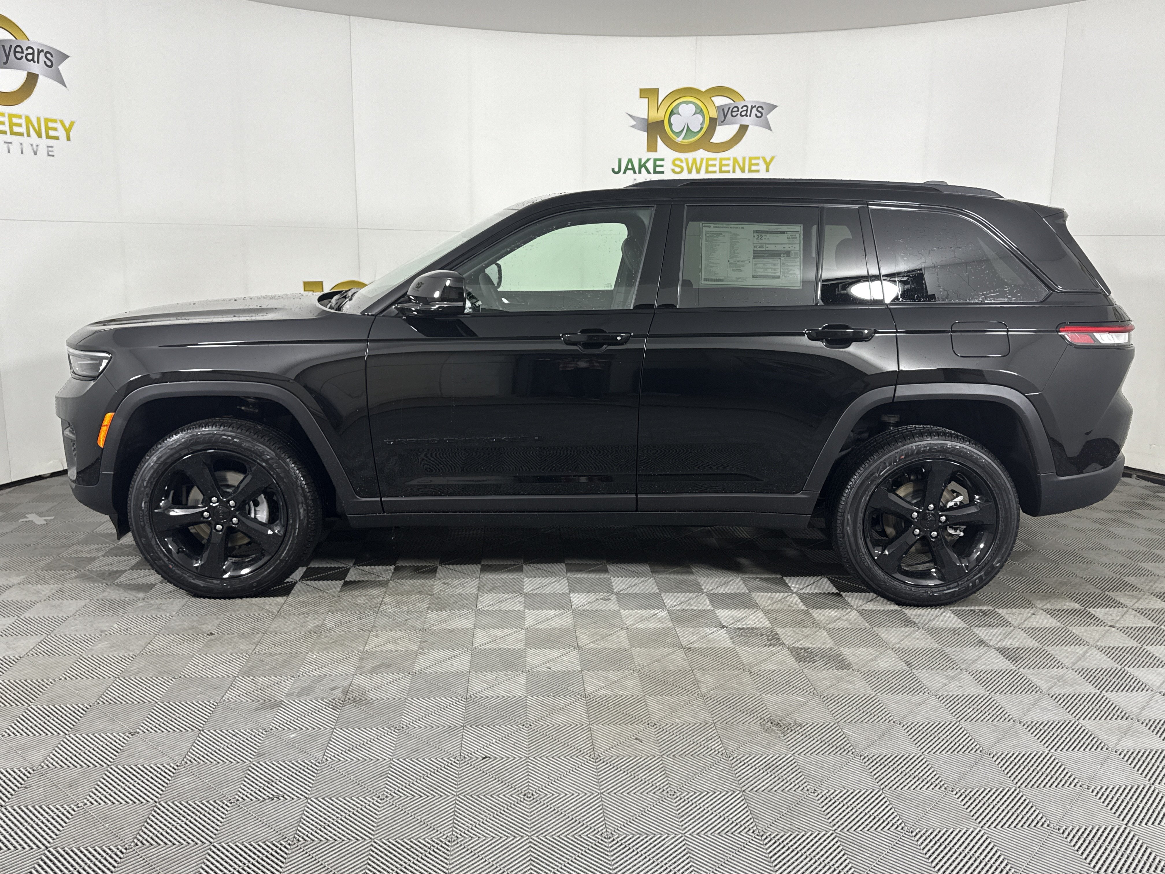 New 2025 Jeep Grand Cherokee Altitude w/ Trailer Tow Package AWD/4WD image 5