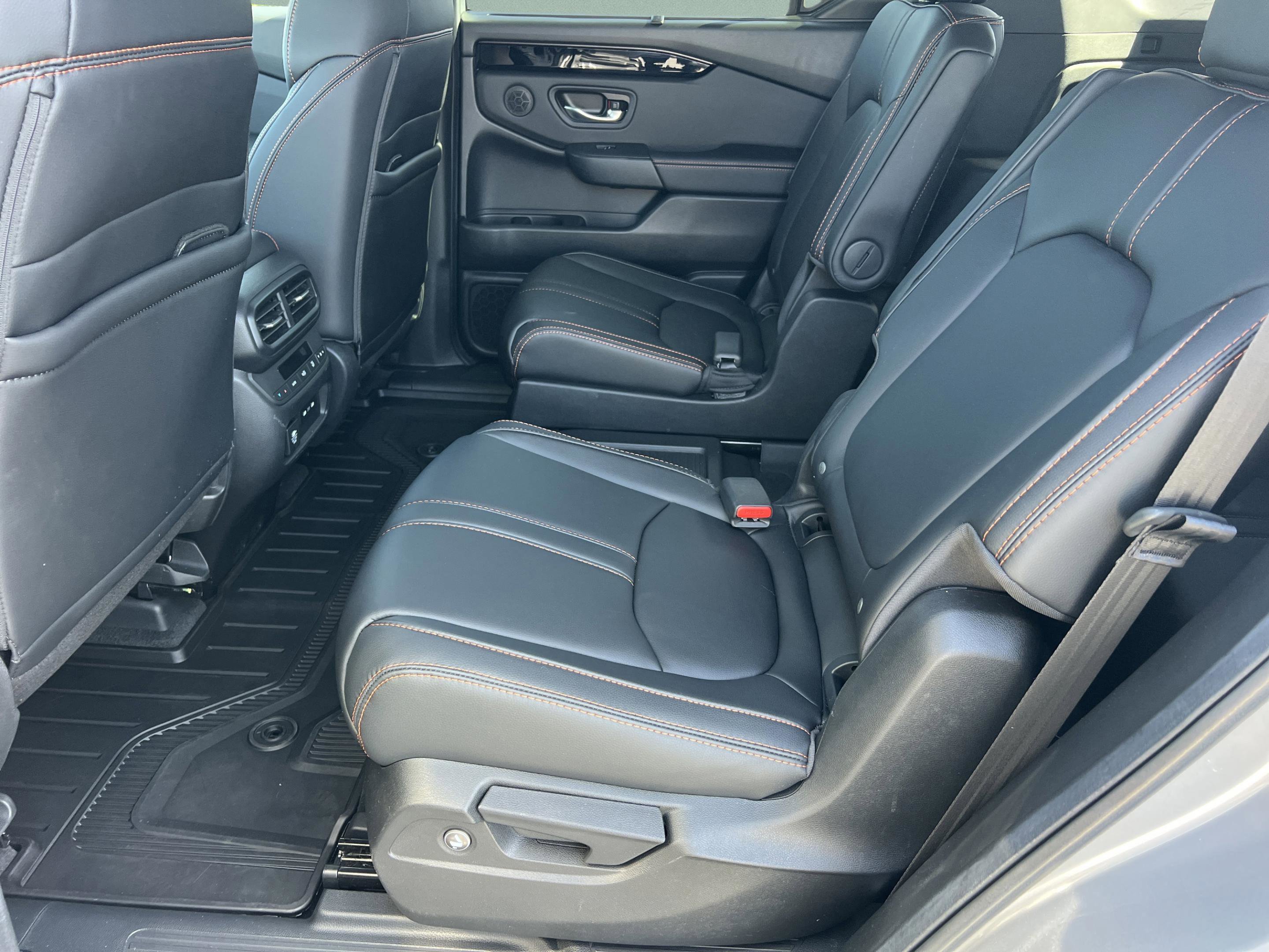 Certified 2025 Honda Pilot TrailSport image 32