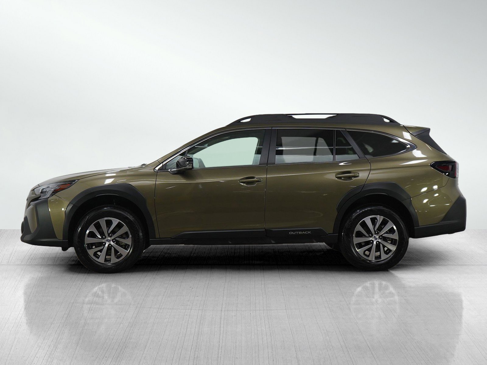Used 2025 Subaru Outback Premium image 2