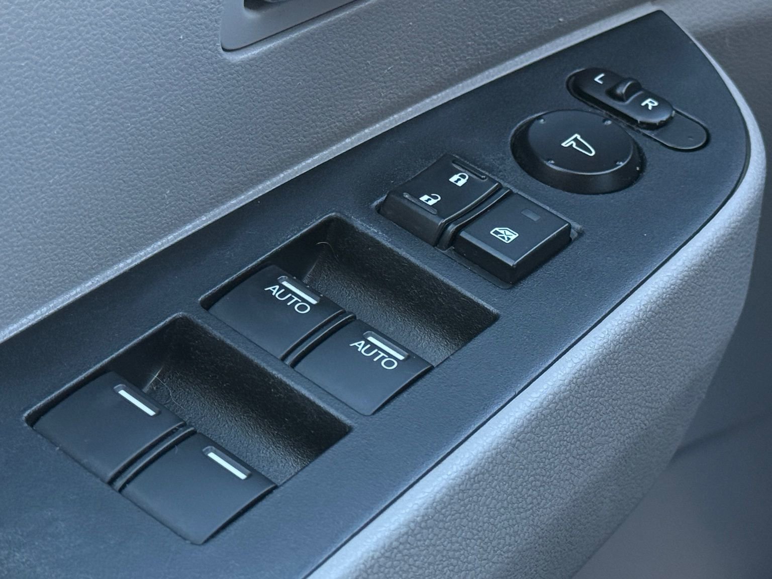 Used 2016 Honda Odyssey SE image 28