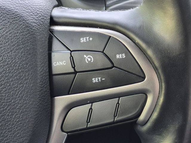 Used 2020 Jeep Grand Cherokee Altitude AWD/4WD image 17