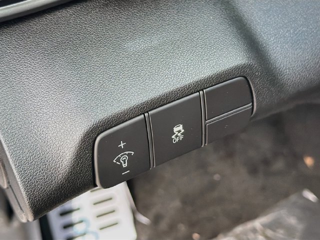 Certified 2026 Hyundai Elantra Sport FWD image 11