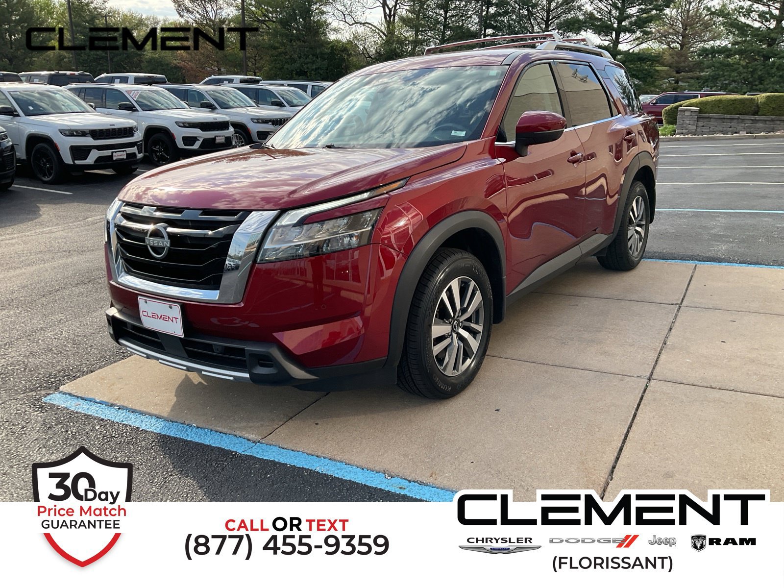 Used 2024 Nissan Pathfinder SL FWD image 1