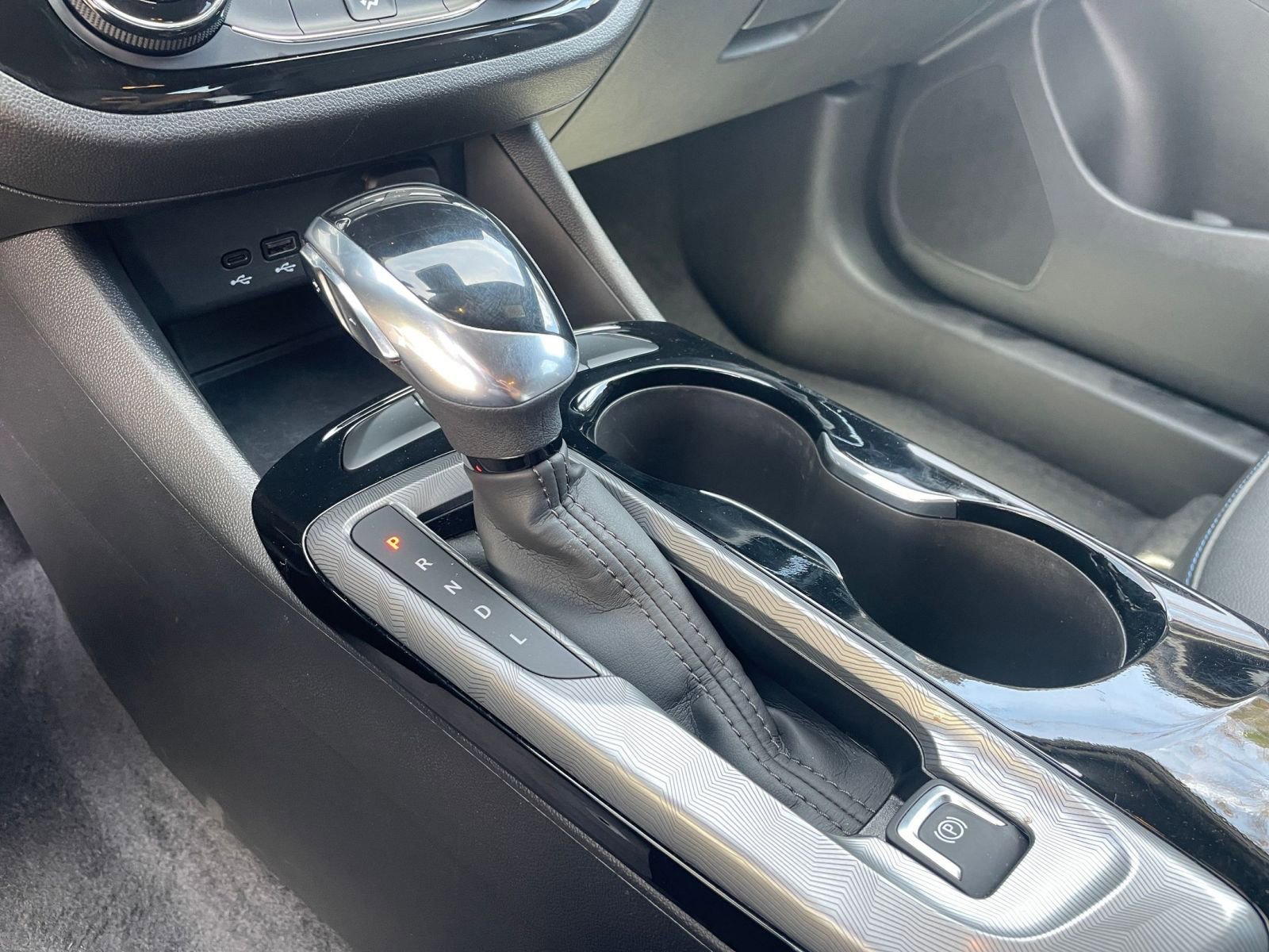 Used 2025 Buick Envista Sport Touring image 42