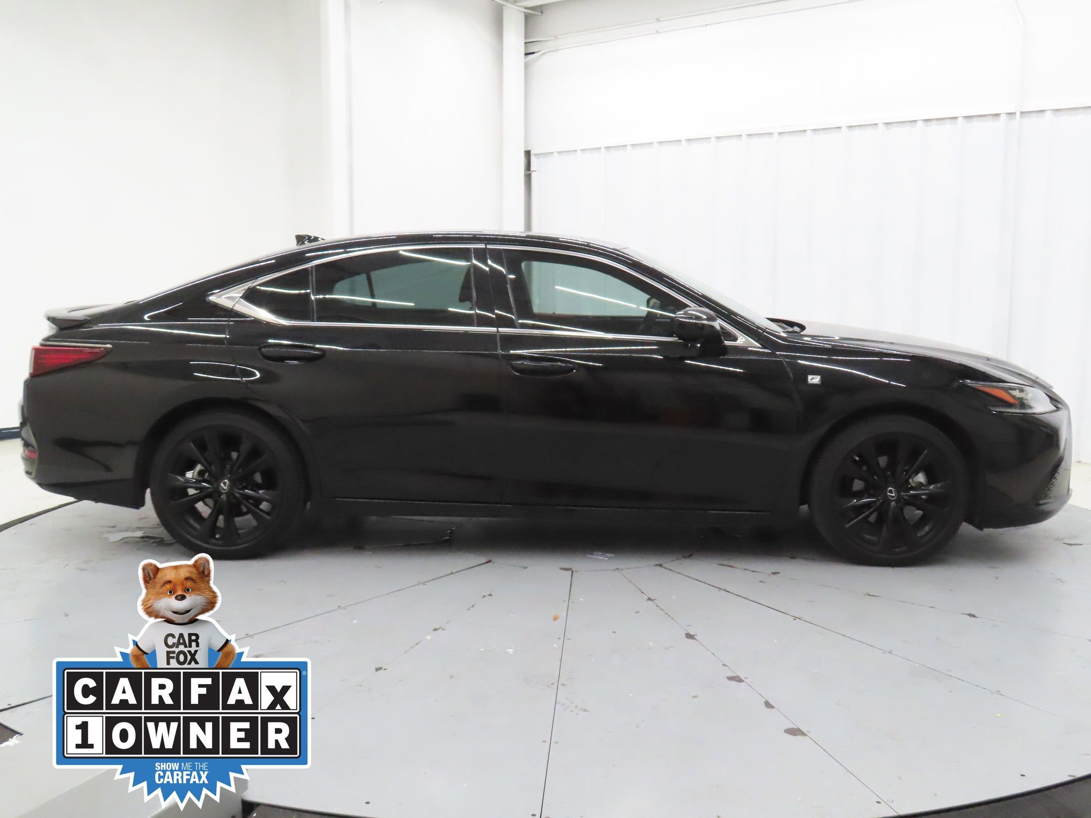 Used 2024 Lexus ES 300h F Sport w/ Accessory Package (Z2) image 2