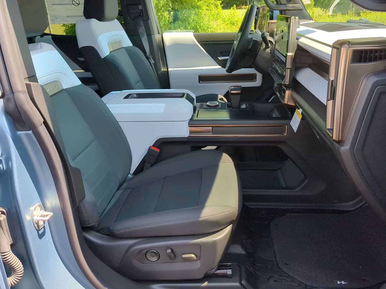Used 2024 GMC Hummer EV 3X w/ Omega Edition AWD/4WD image 24