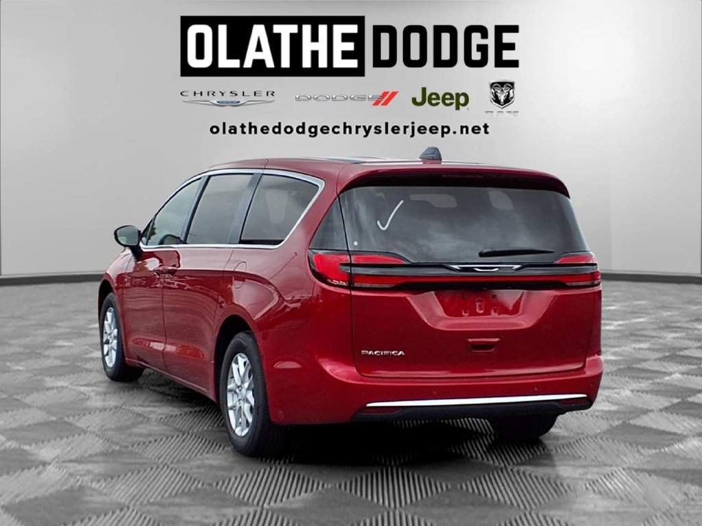 New 2027 Chrysler Pacifica Select FWD image 3