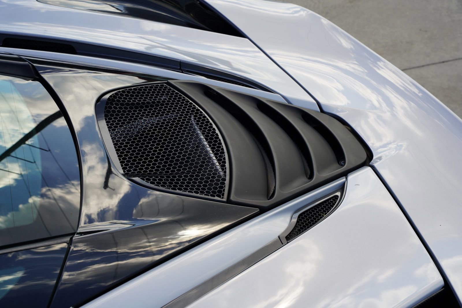 Used 2018 McLaren 720S image 17