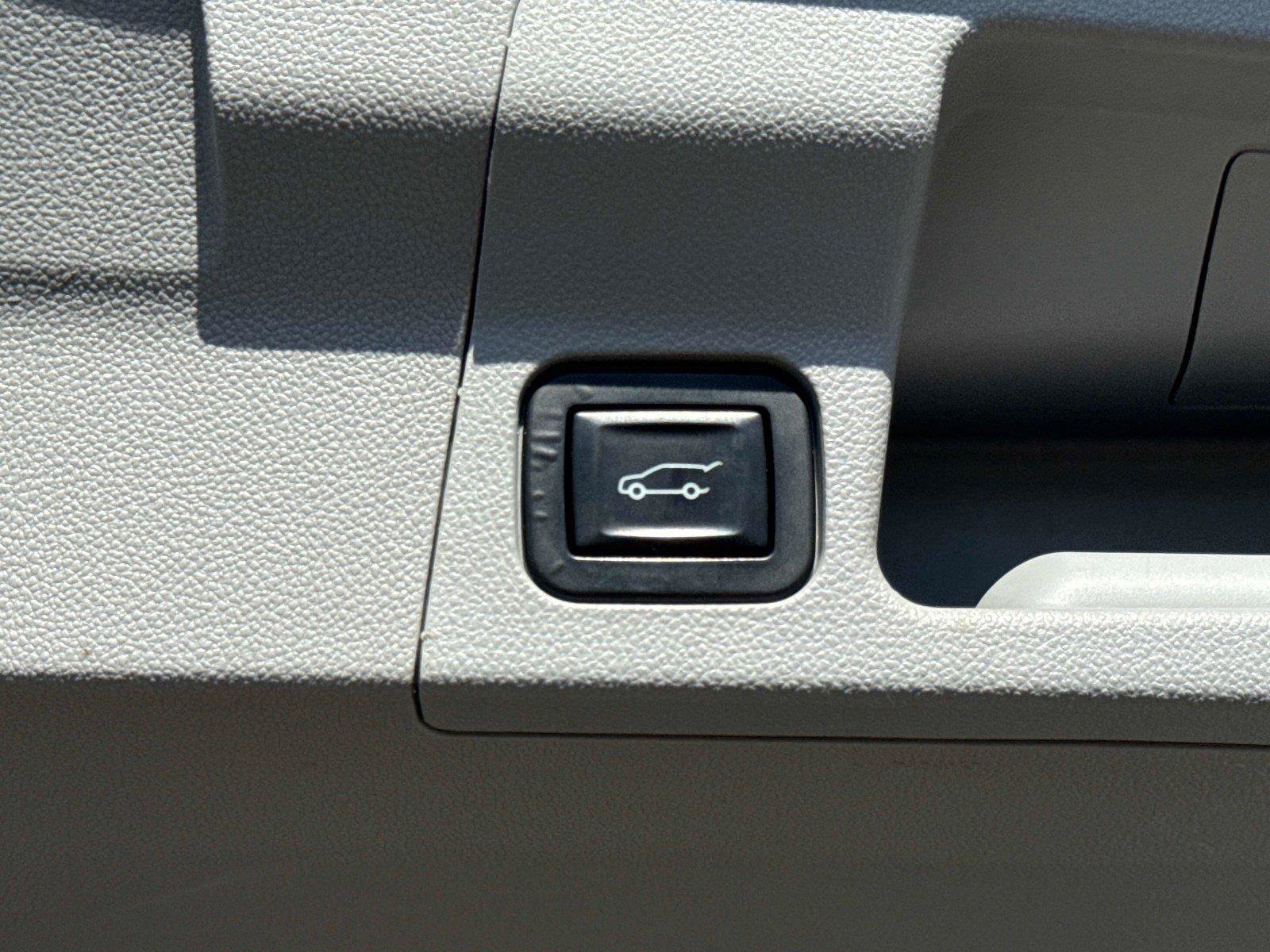 Used 2017 GMC Acadia SLT FWD image 13
