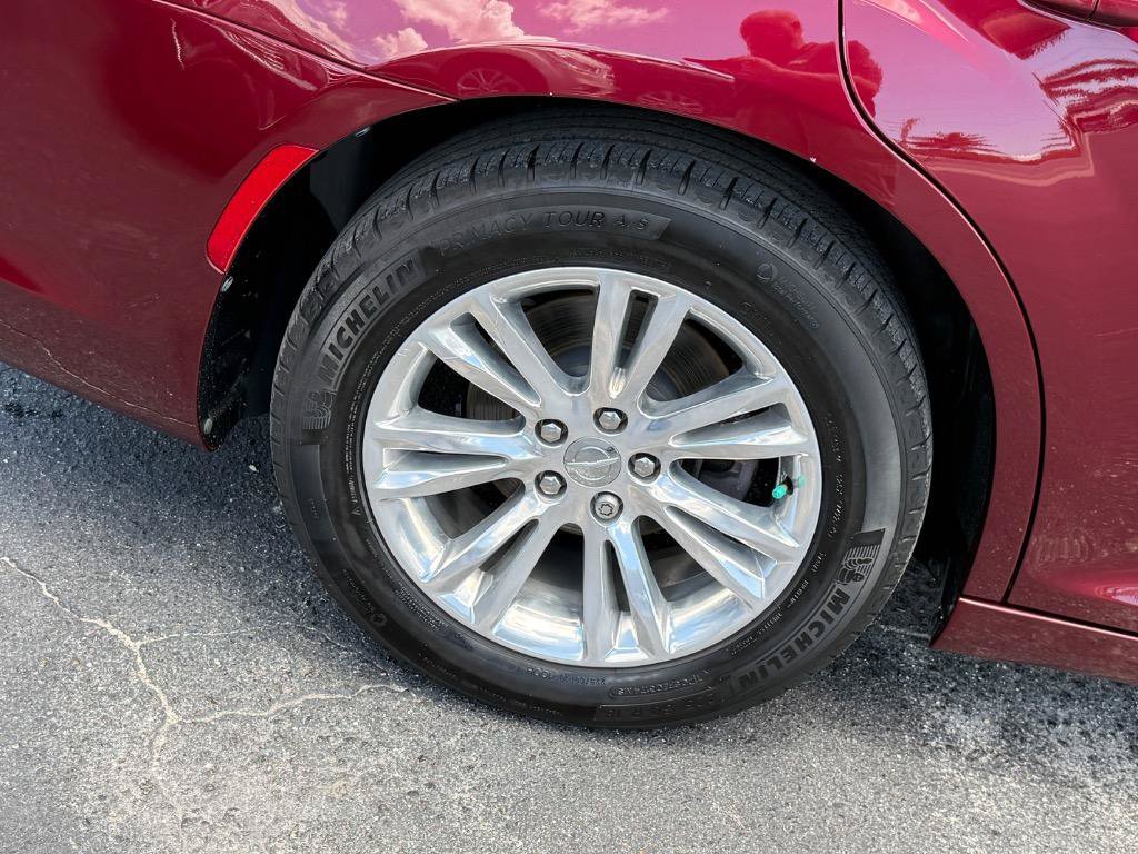 Used 2017 Chrysler 300 Limited RWD image 7
