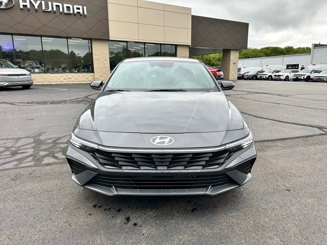 New 2025 Hyundai Elantra SEL image 2