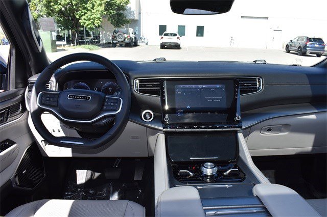 Used 2025 Jeep Wagoneer Series III w/ Premium Group I image 37