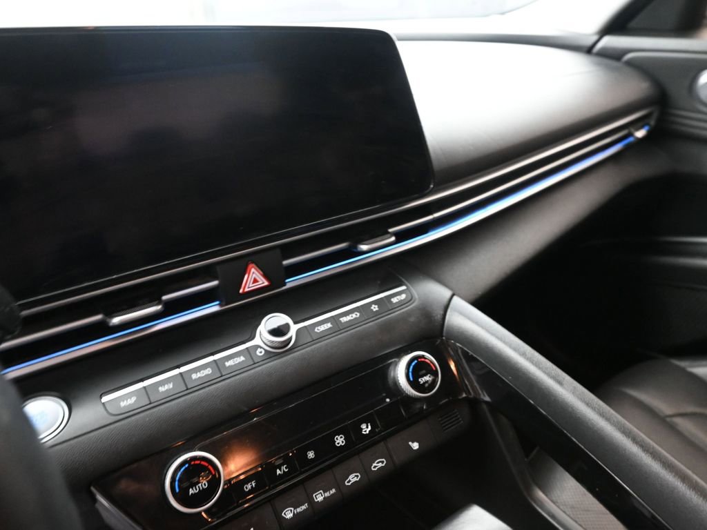 Certified 2021 Hyundai Elantra Limited image 30