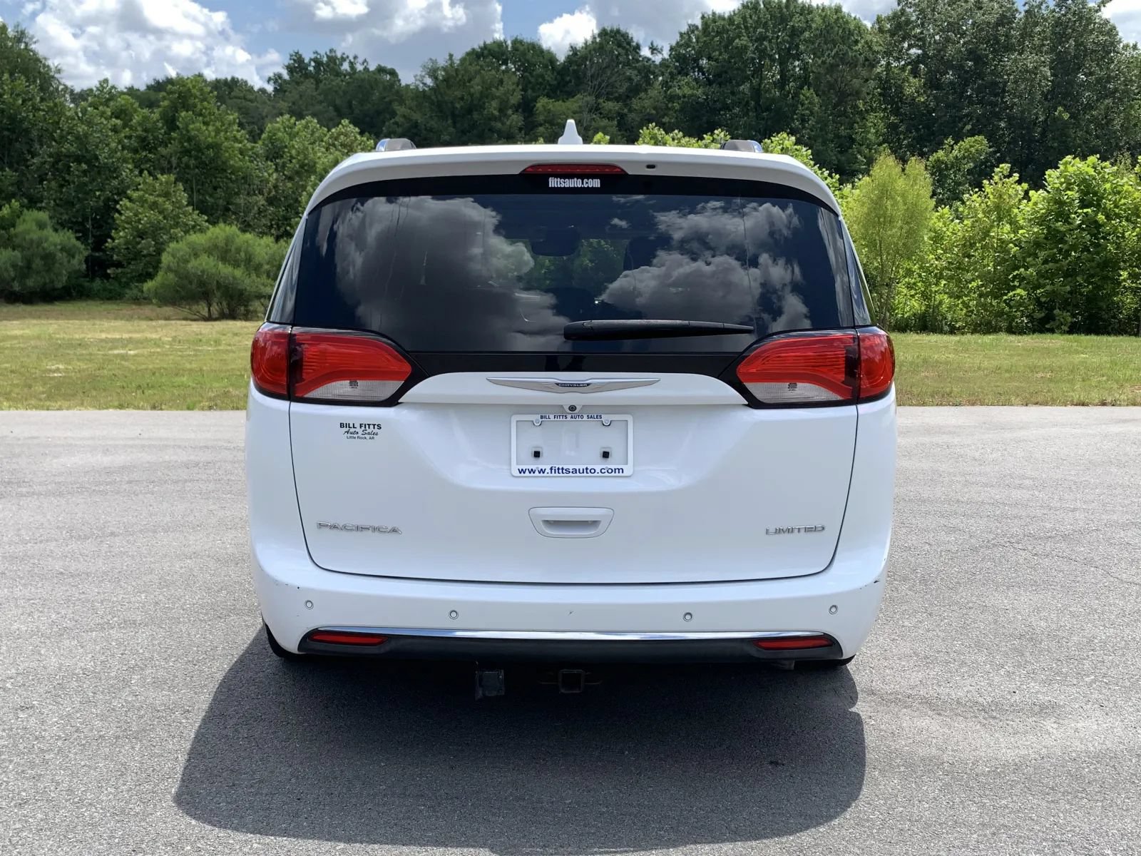 Used 2017 Chrysler Pacifica Limited w/ Advanced Safetytec Group FWD image 6