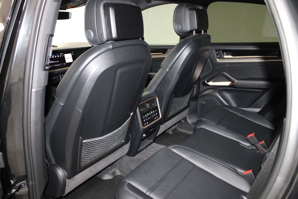 Used 2024 Porsche Cayenne Coupe AWD/4WD image 24