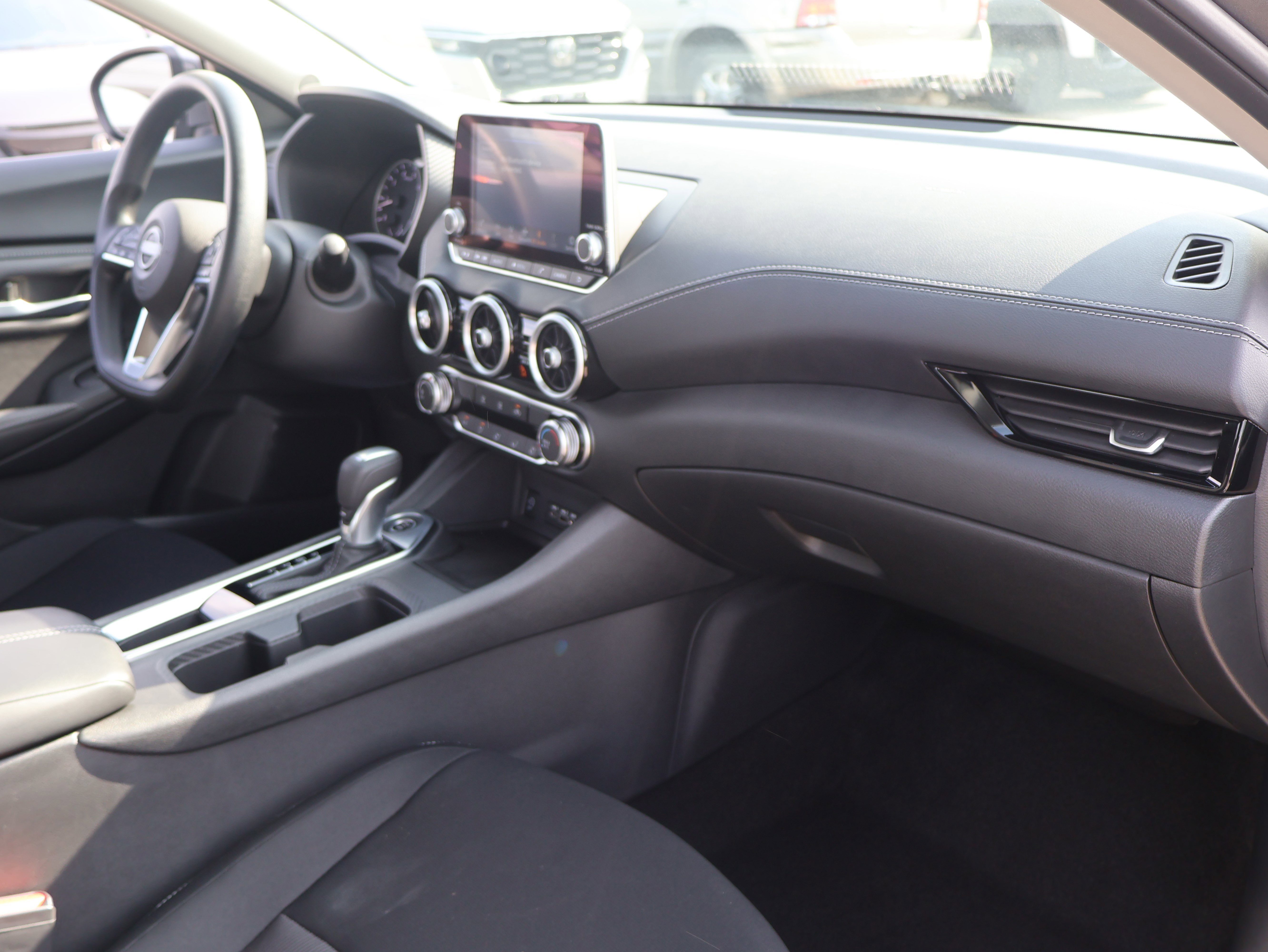 Used 2024 Nissan Sentra SV w/ Lighting Package image 9