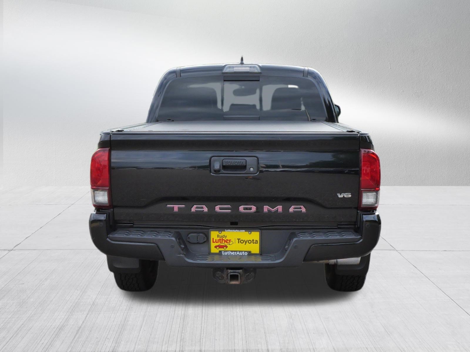 Certified 2018 Toyota Tacoma TRD Off-Road AWD/4WD image 6