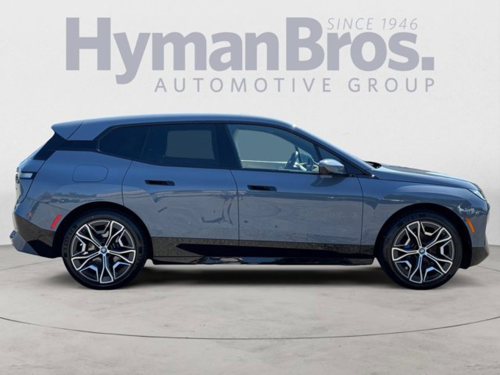Used 2024 BMW iX xDrive50 w/ Premium Package image 2