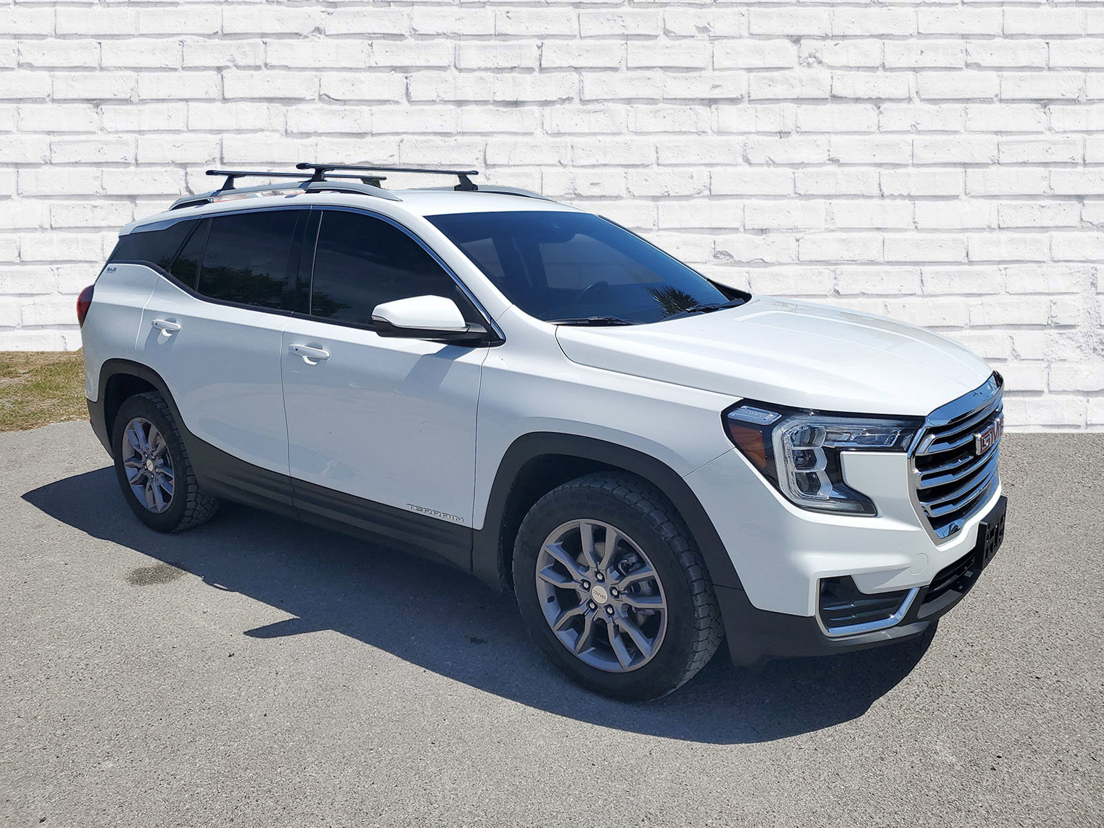 Used 2023 GMC Terrain SLT AWD/4WD image 3