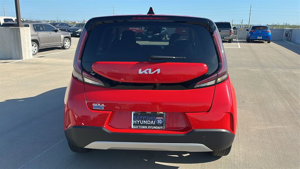 Used 2025 Kia Soul LX w/ LX Technology Package FWD image 11