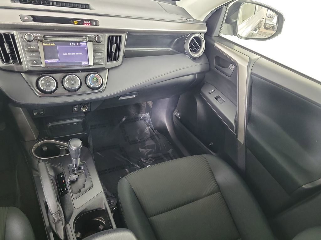 Used 2018 Toyota RAV4 LE FWD image 29