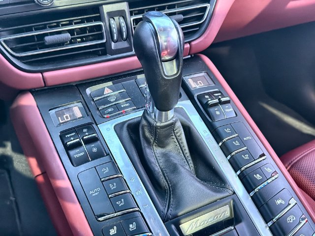 Used 2020 Porsche Macan Turbo AWD/4WD image 20