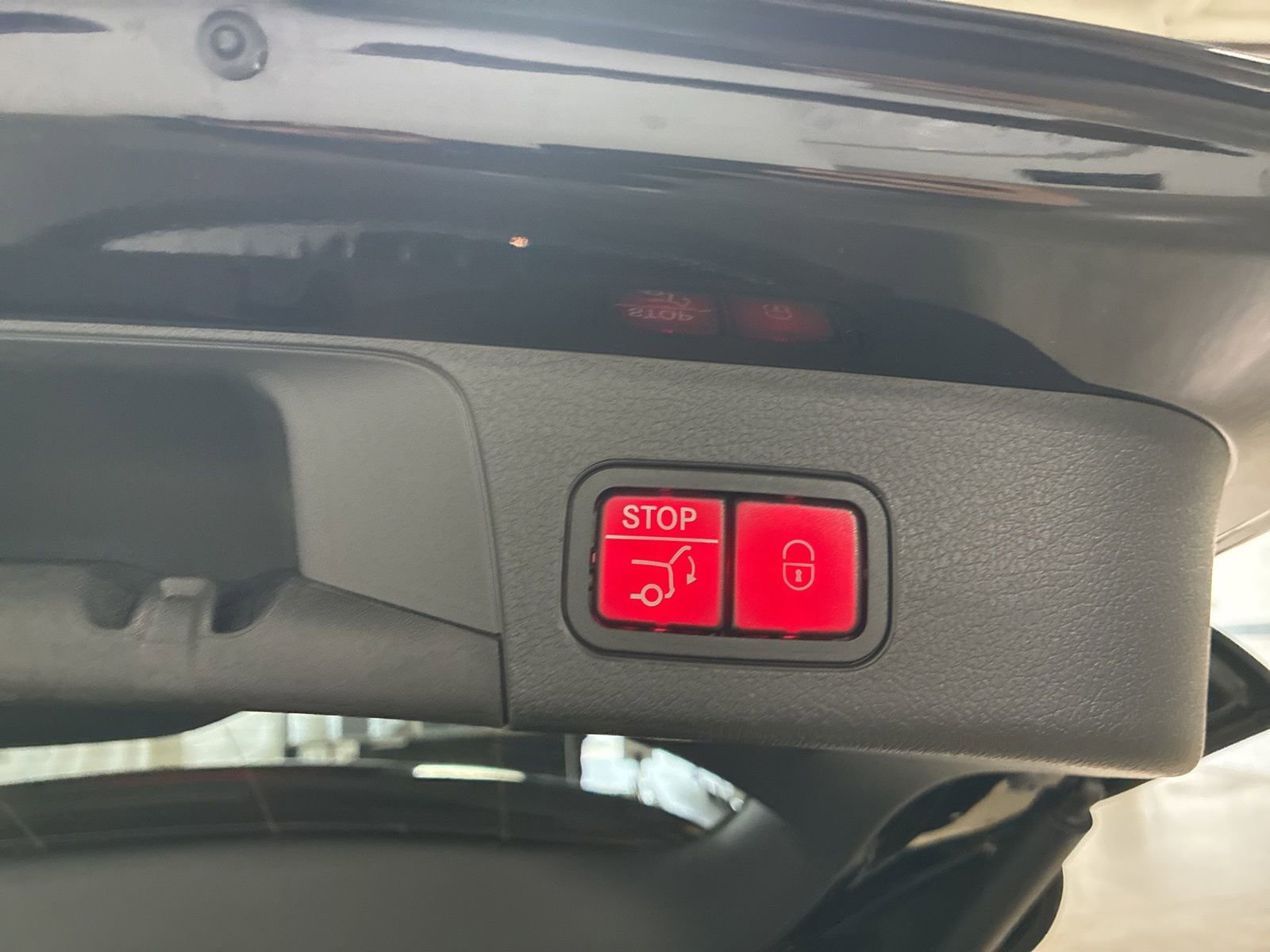 New 2025 Mercedes-Benz GLB 250 4MATIC image 6